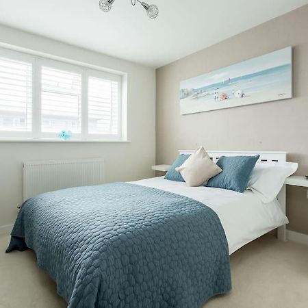 Stunning 2 Bed Apartment, Fabulous Sea View & 2 Minutes To Beach With Parking Bournemouth Bagian luar foto