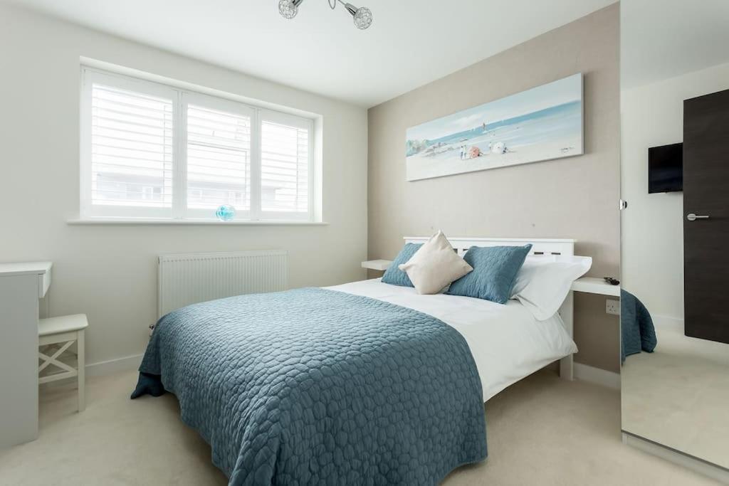 Stunning 2 Bed Apartment, Fabulous Sea View & 2 Minutes To Beach With Parking Bournemouth Bagian luar foto